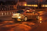 Wypadek w Kaliszu: Ford rozbił się na Moście Bernardyńskim