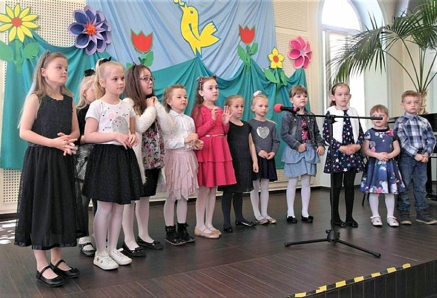Jak śpiewać, to tylko o mamie. Sokólskie przedszkolaki śpiewały w "Lirze" (zdjęcia)