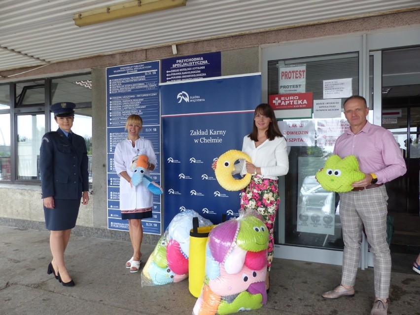 Osadzeni z Zakładu Karnego w Chełmie uszyli zabawki dla małych pacjentów chełmskiego szpitala. Zobacz zdjęcia