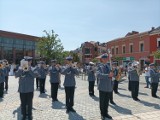 Rynek w policyjnym mundurze! Uroczystym apelem na płycie Rynku uczcili swoje święto funkcjonariusze jaworznickiej Komendy Miejskiej Policji 