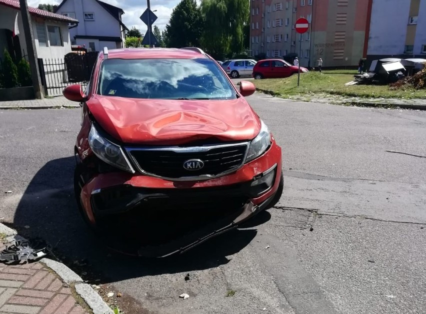 Zderzenie dwóch aut w Szczecinku. Poważne uszkodzenia [zdjęcia]