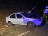 Wypadek w Babim Dole w gminie Żukowo - samochód wypadł z drogi i dachował