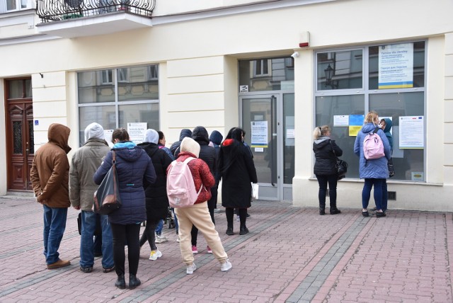 Dziennie nawet do trzystu uchodźców z Ukrainy korzysta ze wsparcia rzeczowego, który oferuje punkt przy ulicy Wałowej w Tarnowie