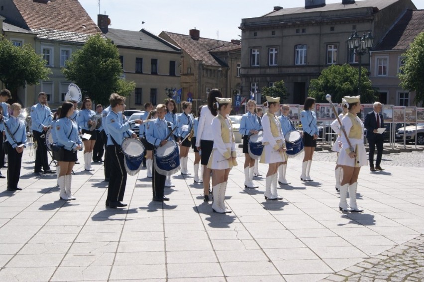 Uroczyste odsłonięcie tablicy upamiętniającej budowę nowej firmy- "Alei Wiśniowej" w Grodzisku Wielkopolskim [ZDJĘCIA]