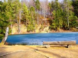 Pomysł na majówkę? Kolorowe Jeziorka w Rudawach Janowickich. To jedno z najpiękniejszych miejsc w regionie!