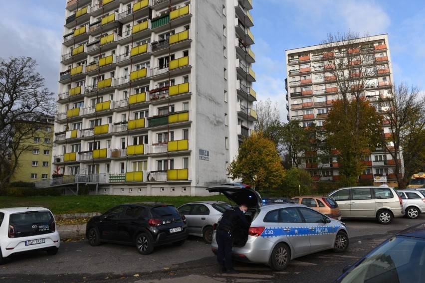 Toruń. Pożar w wieżowcu na Osiedlu Młodych. Nie żyje jedna kobieta [Zdjęcia] 