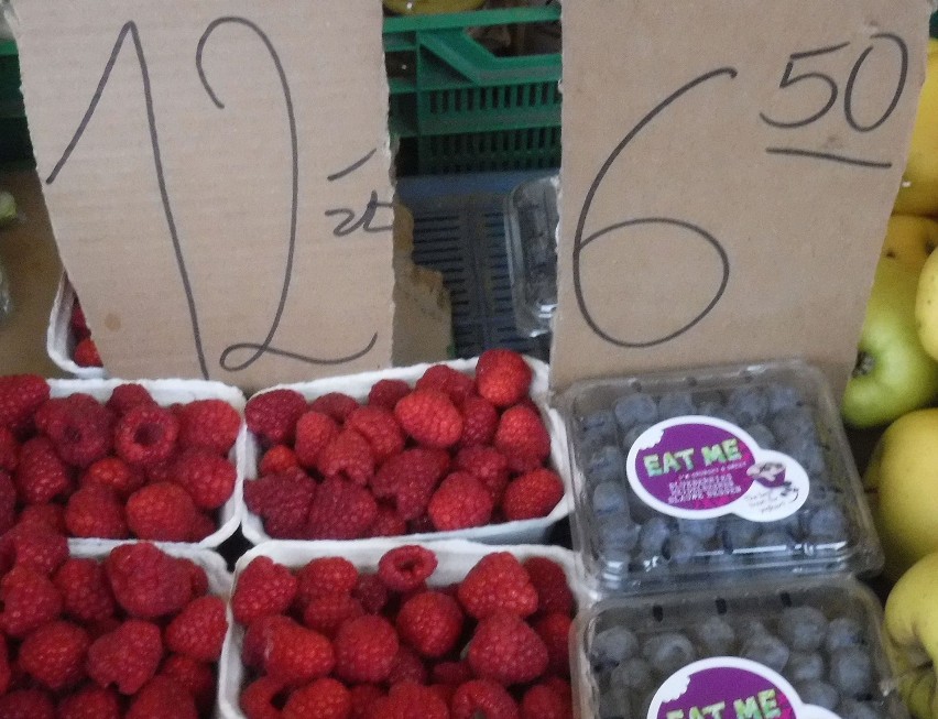 Czwartkowe zakupy na targowisku Korej w Radomiu. Jakie ceny warzyw i owoców? Sprawdź! (ZDJĘCIA)