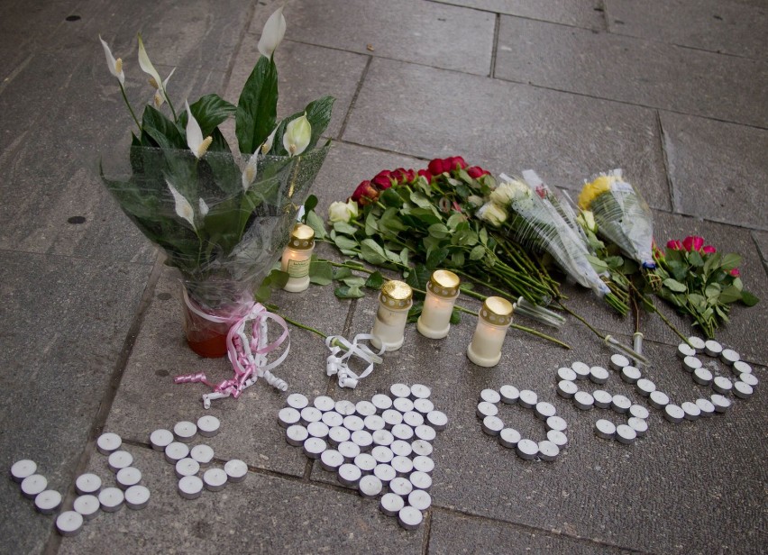 Mieszkańcy Oslo pamiętają o ofiarach zamachów...