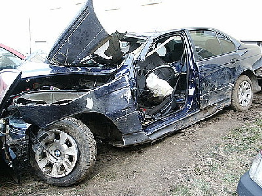 Do wypadku BMW doszło 10 kwietnia w Radziechowym Wieprzu. Do...