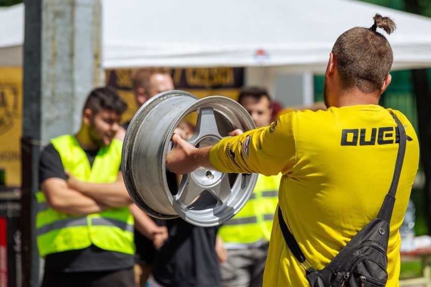 Summer Cars Party w Kraśniku. Targowisko miejskie zamieniło się w samochodową arenę. Zobacz zdjęcia