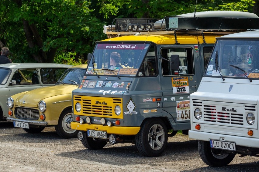 Summer Cars Party w Kraśniku. Targowisko miejskie zamieniło się w samochodową arenę. Zobacz zdjęcia