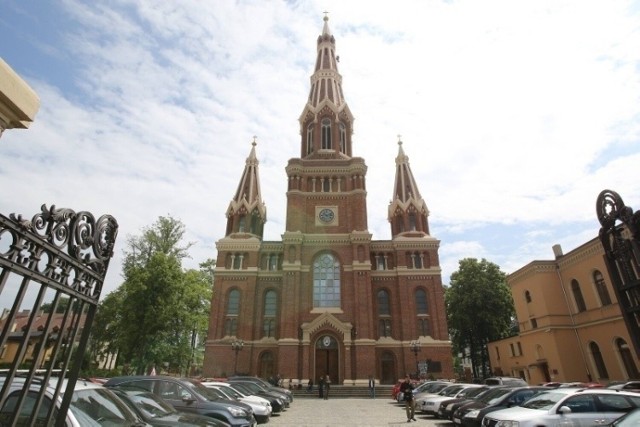 Jednym z odrestaurowanych w ramach programu zabytków jest kościół  jezuitów przy ul. Sienkiewicza w Łodzi.