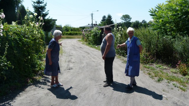 Gmina miała utwardzić drogę w Gawronkach, a teraz umywa ręce