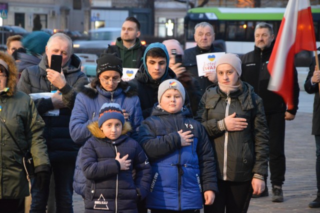 Tomaszów solidarny z Ukrainą - manifestacja na pl. Kościuszki