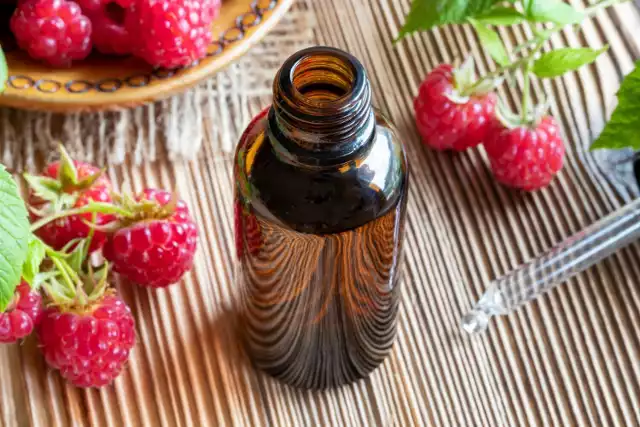 Olej z pestek malin można kupić w większości sklepów z naturalnymi kosmetykami i ze zdrową żywnością.