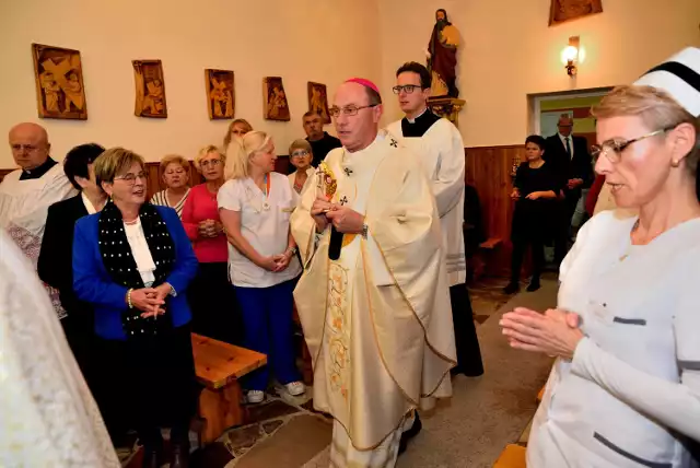 Uroczystość wniesienia relikwii św. Jana Pawła II odbyła się w niedzielę, 22.10.2023 roku. Oto relacja z wydarzenia >>>
