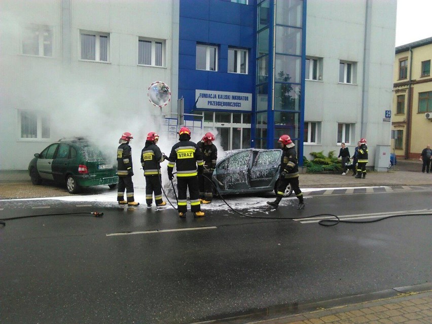 Pożar auta na ulicy Częstochowskiej w Kaliszu