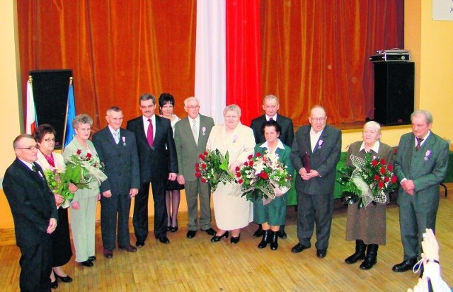 Za długoletnie pożycie małżeńskie jubilaci otrzymali medale i listy gratulacyjne od prezydenta Polski