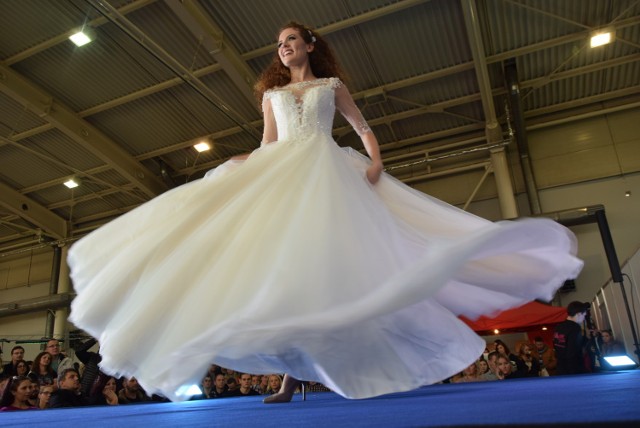 Piękne i modne suknie ślubne oraz garnitury można podziwiać na Targach Ślubych w rybnickim Ekonomiku