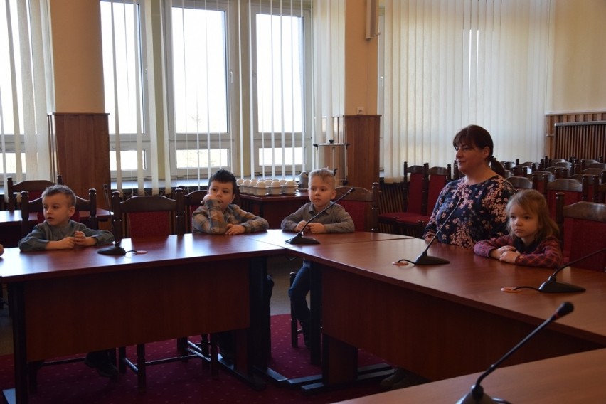 Radomsko: Przedszkolaki z wizytą w urzędzie miasta [ZDJĘCIA]
