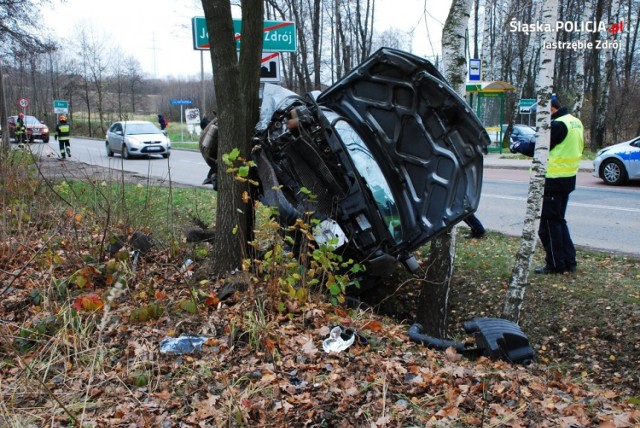 Jastrzębie-Zdrój: uderzył samochodem w drzewo!