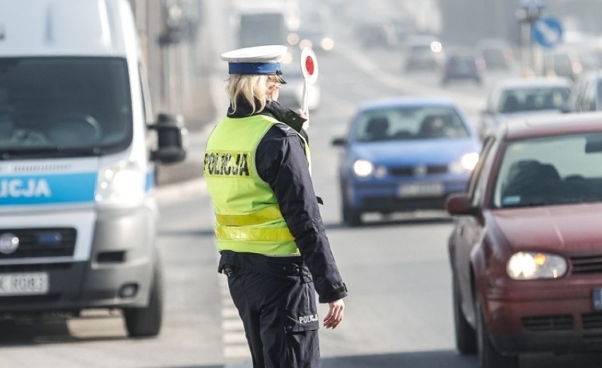 Policyjna akcja na ulicach Łodzi. Kontrole przy przejściach dla pieszych i rowerzystów