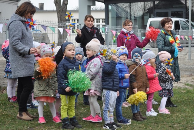 Przedszkolaki ze Słonecznej Gromady pożegnały zimę i powitały wiosnę