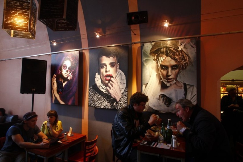 Brzydkie zdjęcia w Bramie Jazz Cafe [film, foto]