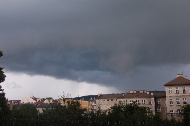 IMGW ostrzega przed burzami, które mogą wystąpić w środę (8 czerwca) w Tarnowie i regionie