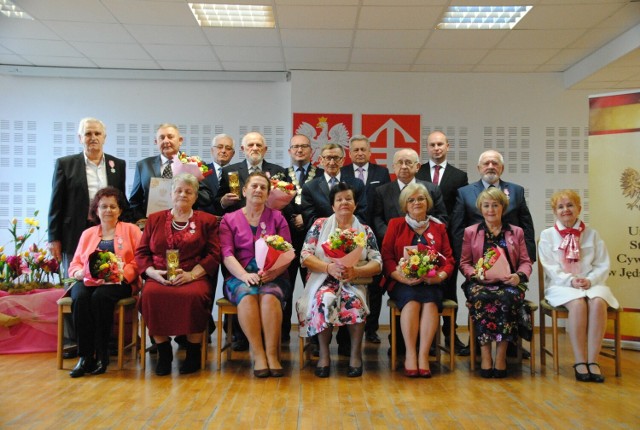Jubileusz Złotych Godów świętowało 7 par z gminy Jędrzejów. Zobacz więcej na kolejnych slajdach