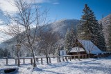 Tatry. Zobaczcie jak wygląda Dolina Kościeliska i Smreczyński Staw pod śniegiem [ZDJĘCIA] 