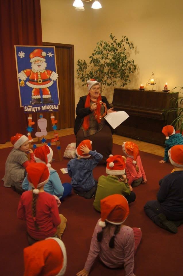 Św. Mikołaj w bibiliotece