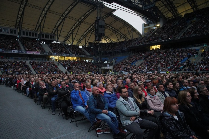 25 tys. widzów oklaskiwało sobotniego wieczoru na Stadionie...