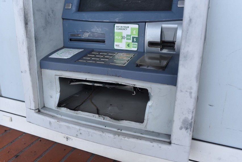 Ktoś próbował wysadzić bankomat we włoszakowickiej Biedronce