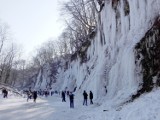 Spektakularne lodospady w Rudawce Rymanowskiej. Tłum turystów fotografował cud natury [ZDJĘCIA]