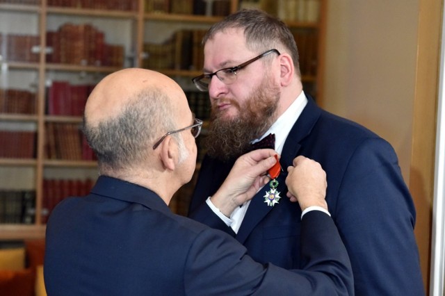 dr Piotr M. A. Cywiński został tam uhonorowany Orderem Narodowym Legii Honorowej