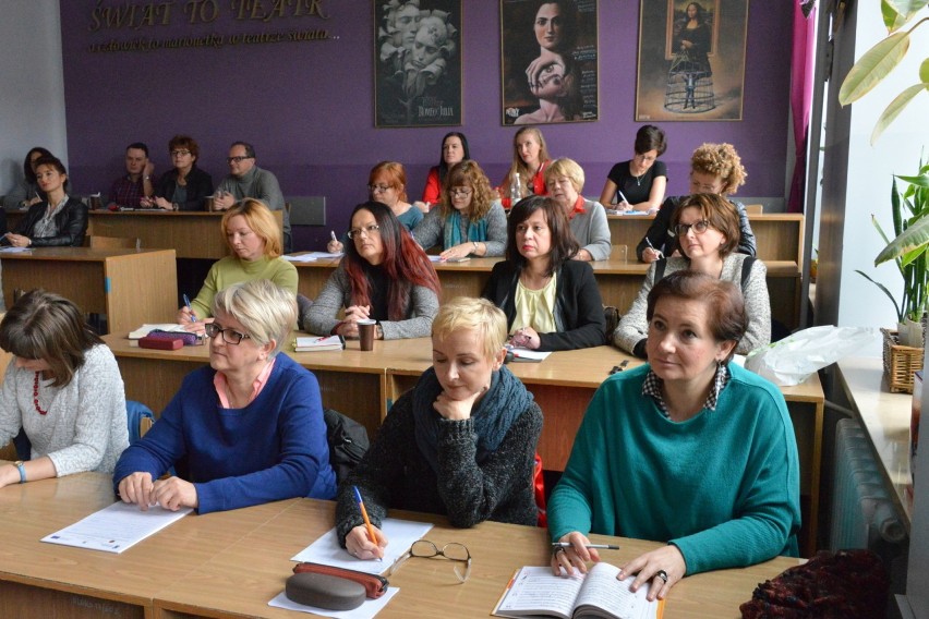 Pedagodzy znowu w… ławkach. Uczyli się w Kielcach, jak przygotowywać maturzystów  