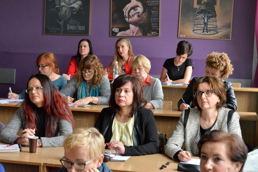 Pedagodzy znowu w… ławkach. Uczyli się w Kielcach, jak przygotowywać maturzystów  