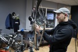 Wolontariusz ze Szczecinka naprawi rowery podarowane potrzebującym dzieciom [zdjęcia]