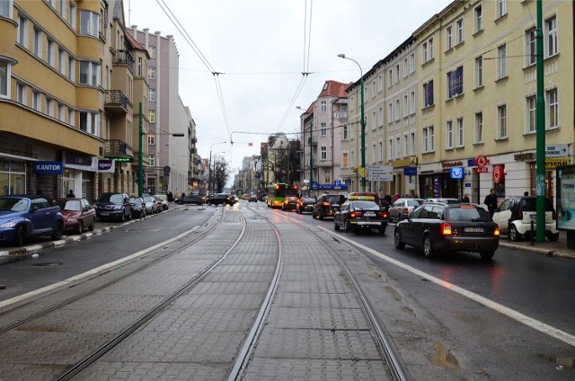 Z torowiska na Dąbrowskiego znikną tramwaje
