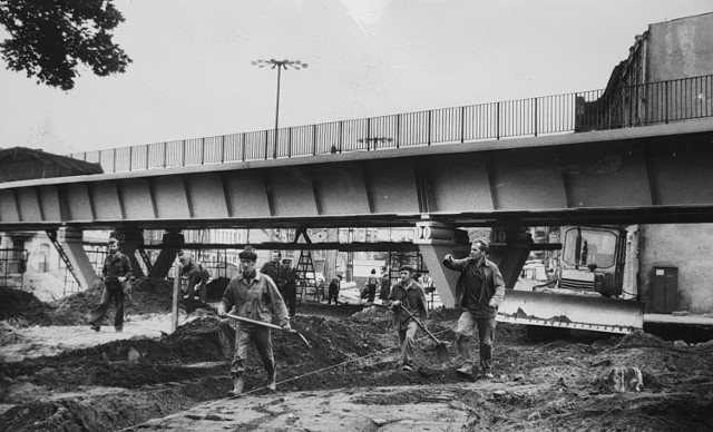 Wielkie budowanie w Bydgoszczy - zobacz archiwalne zdjęcia dokumentujące prace przy drogach, mostach, kładkach i wiaduktach ▶▶