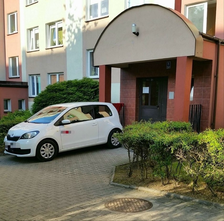 Janusze parkowania w Łomży. Oni parkują, jak prawdziwi mistrzowie. Zobaczcie zdjęcia