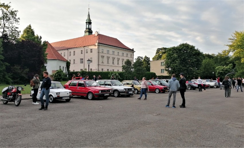 Klasyczna Calisia. Zabytkowe pojazdy znów zjechały na teren...