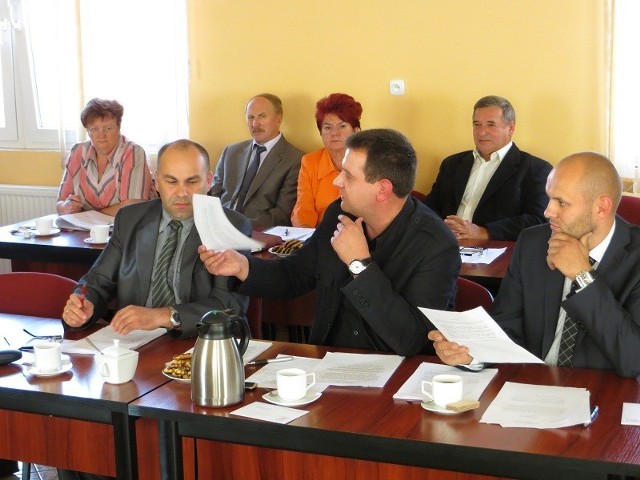 Na ostatniej sesji radni dyskutowali między innymi o pomyśle kupna bloku w Nadarzycach.