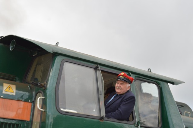 Tylu ludzi na stacji w Żaganiu nie było już od dawna! Zainteresowanie przejażdżkami było ogromne! Byliście? Zobaczcie galerię zdjęć. Przesuwajcie je strzałkami