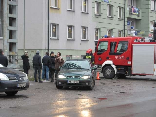 Myszków: Alarm bombowy. Ewakuowali ludzi z budynku rotacyjnego i dzieci z przedszkola [ZDJĘCIA]