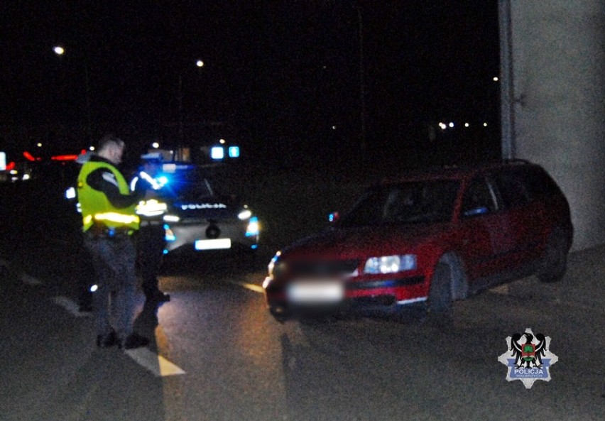 Motoryzacyjne nocne ekscesy na parkingu w Wałbrzychu zakończyli w areszcie [FOTO]