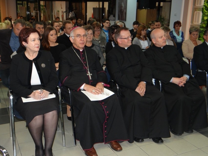 Dni Rodziny Radomsko 2013: Wspólne czytanie listu Jana Pawła II i rozstrzygnięcie konkursu w MBP