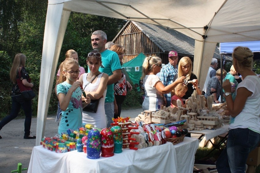 Ci interesowali się jednak nie tylko bronią i wojskowymi...