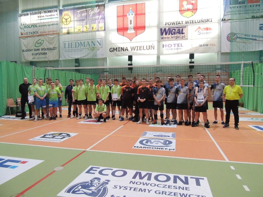 Drużyny z II LO i ZS nr 2 w Wieluniu awansowały do półfinałów mistrzostw województwa w piłce siatkowej